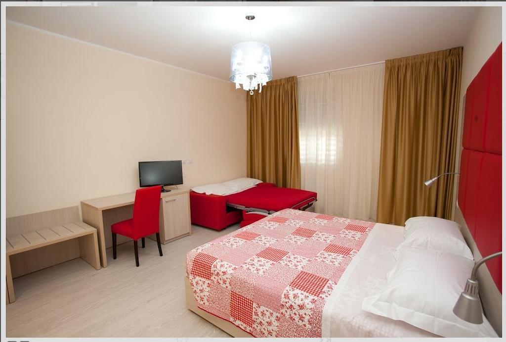 Hotel Elys Pieve Emanuele Phòng bức ảnh