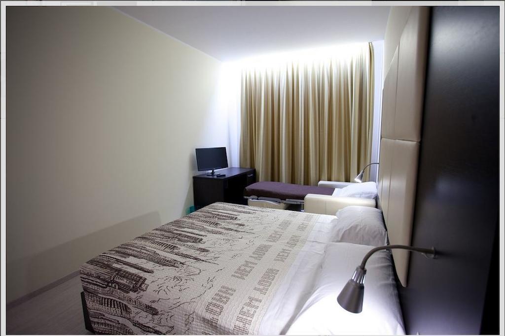 Hotel Elys Pieve Emanuele Ngoại thất bức ảnh