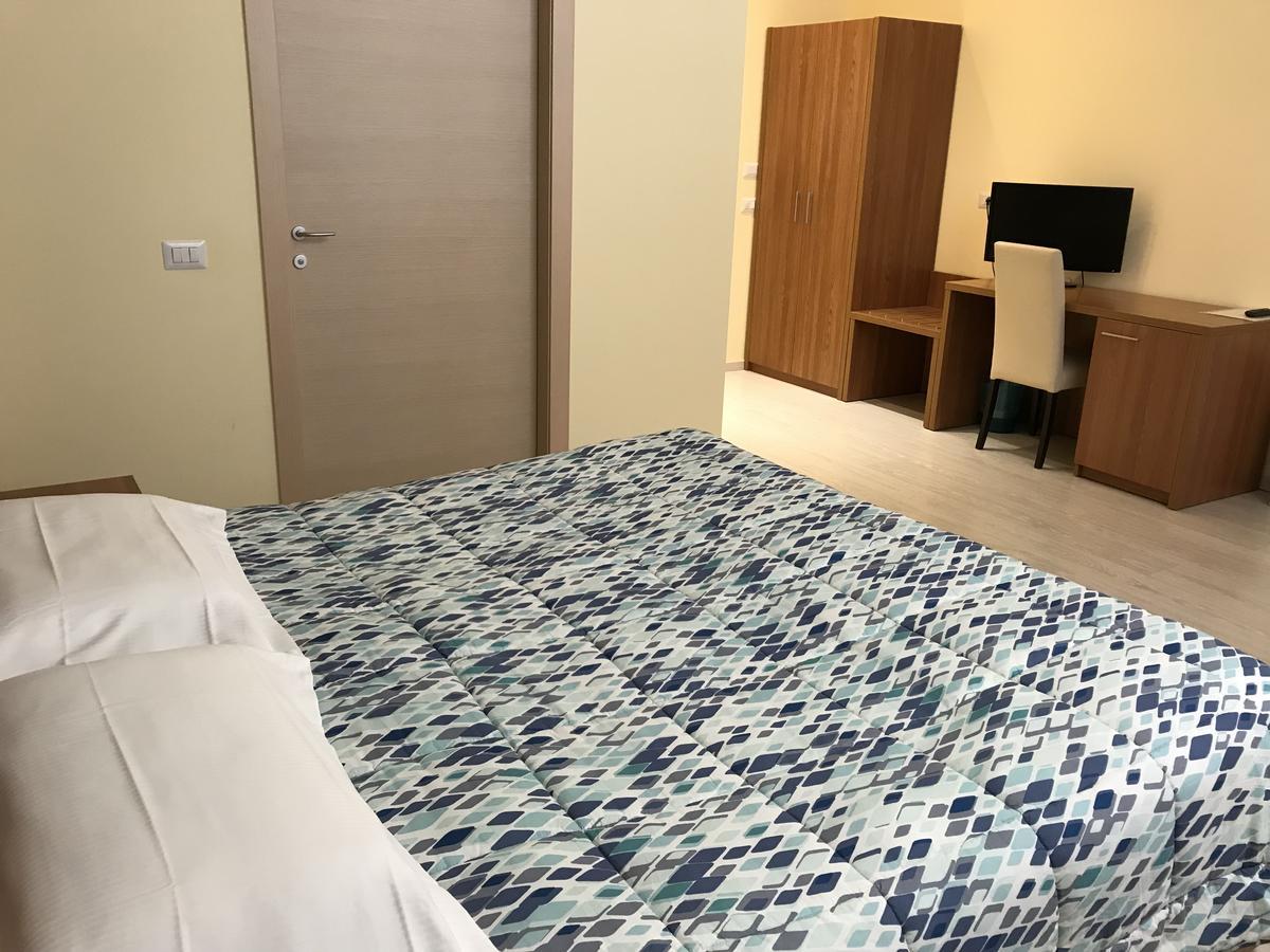 Hotel Elys Pieve Emanuele Ngoại thất bức ảnh